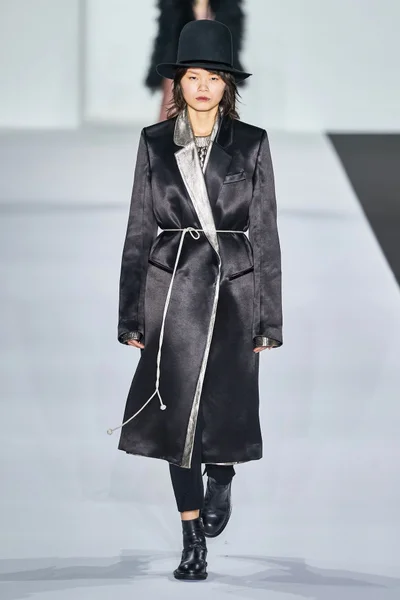 Look 28